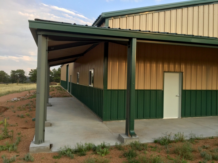 Metal Building with Wainscot Building with Wainscot